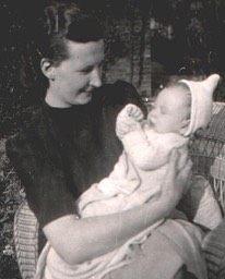 1945 1 säugling mit mutter 